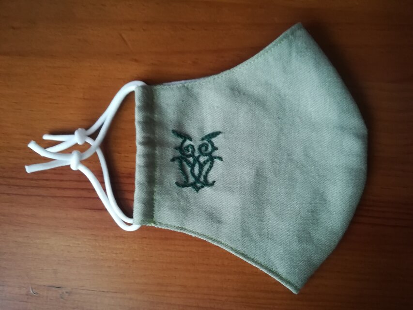 手刺繍☆男性にもオススメ☆リネンの立体マスク（アイヌ文様、フクロウ緑）