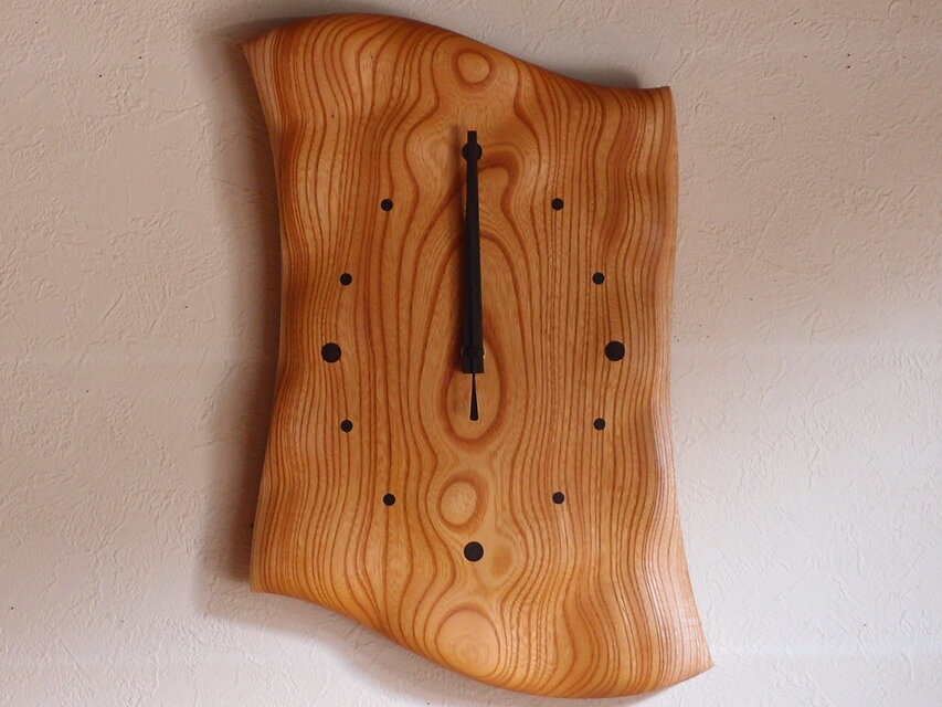 無垢の木の電波掛け時計　けやき　００７６