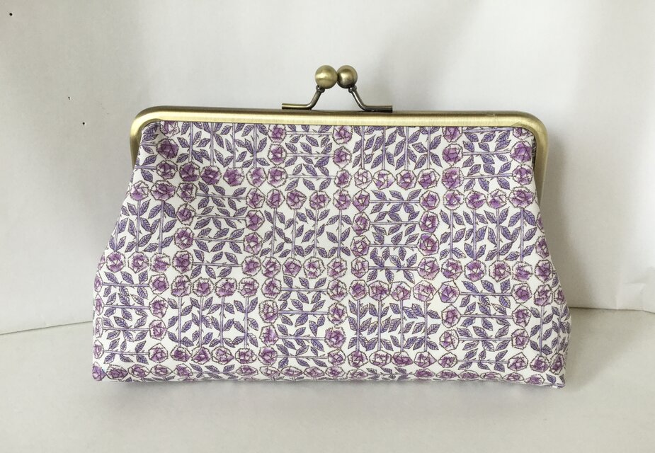 リバティ　スリーピングローズ　がま口コスメポーチ