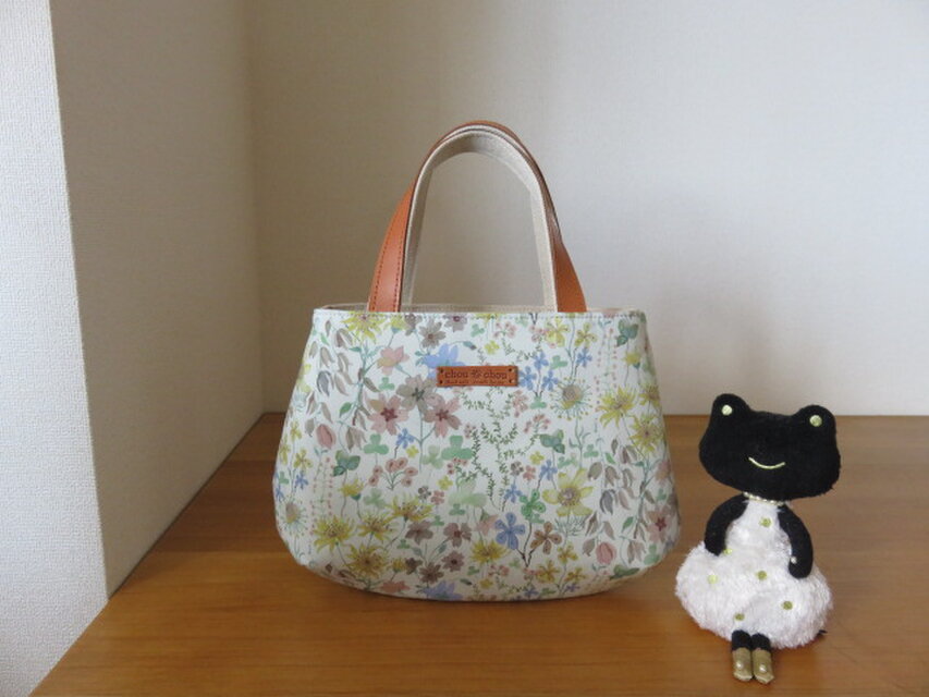 リバティ　アンバーズポジーの本革持ち手のミニトートバッグ