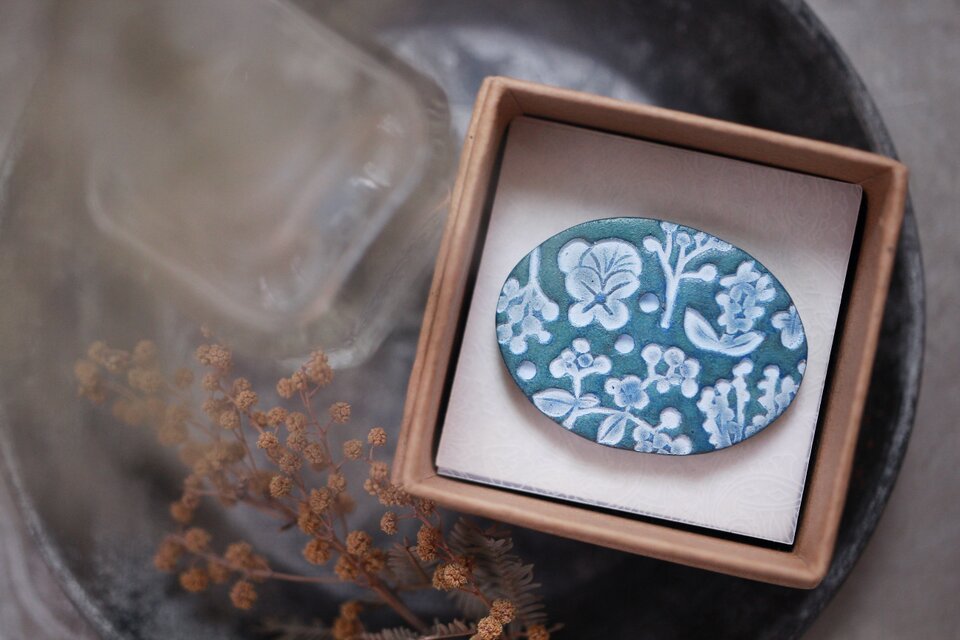 : : : 陶土の草花ブローチ : : : 376（ヘアゴム変更可）