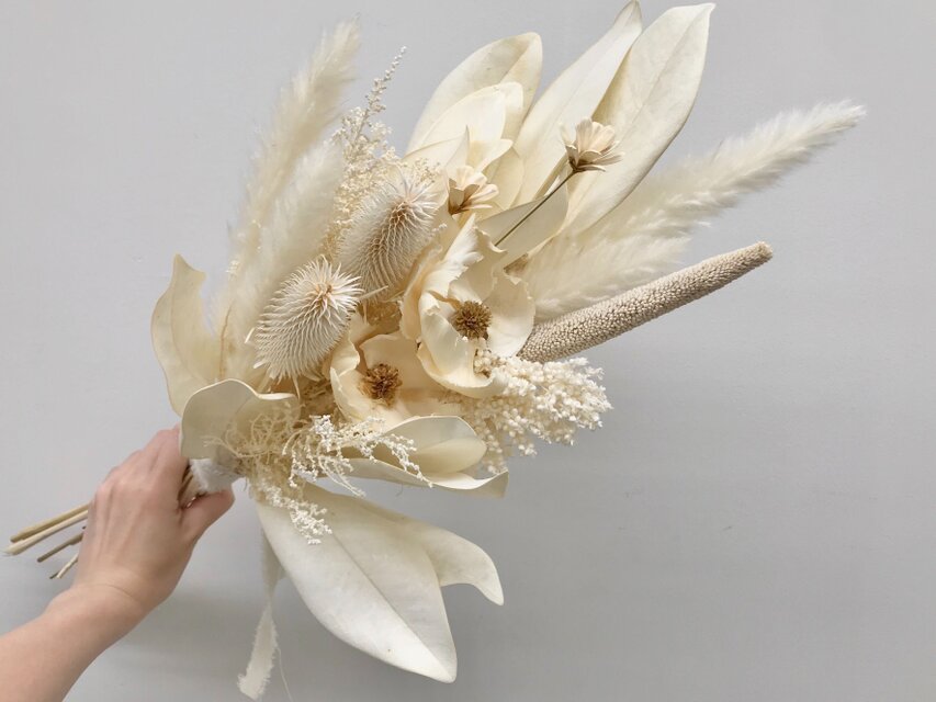 ネイティブフラワーのドライスワッグ Ecru