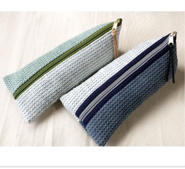 裂き織り　ペンケース（バイカラー）小物入れ（ブルー系）