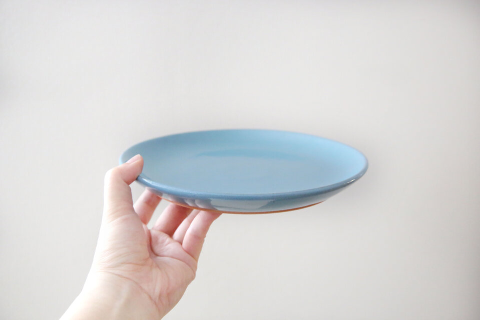 あたたかな水色釉薬のお皿 ＊ 約21cm | iichi 日々の暮らしを心地よく
