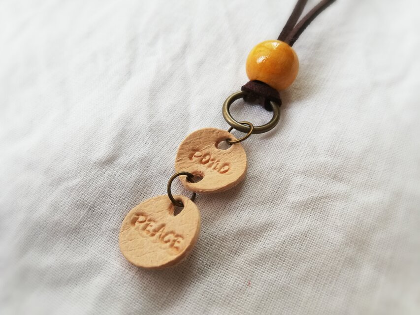 ネックレス　ナチュラル　ピッグスキン