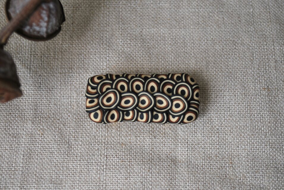 長四角のぶつぶつ帯留　きなり黒G