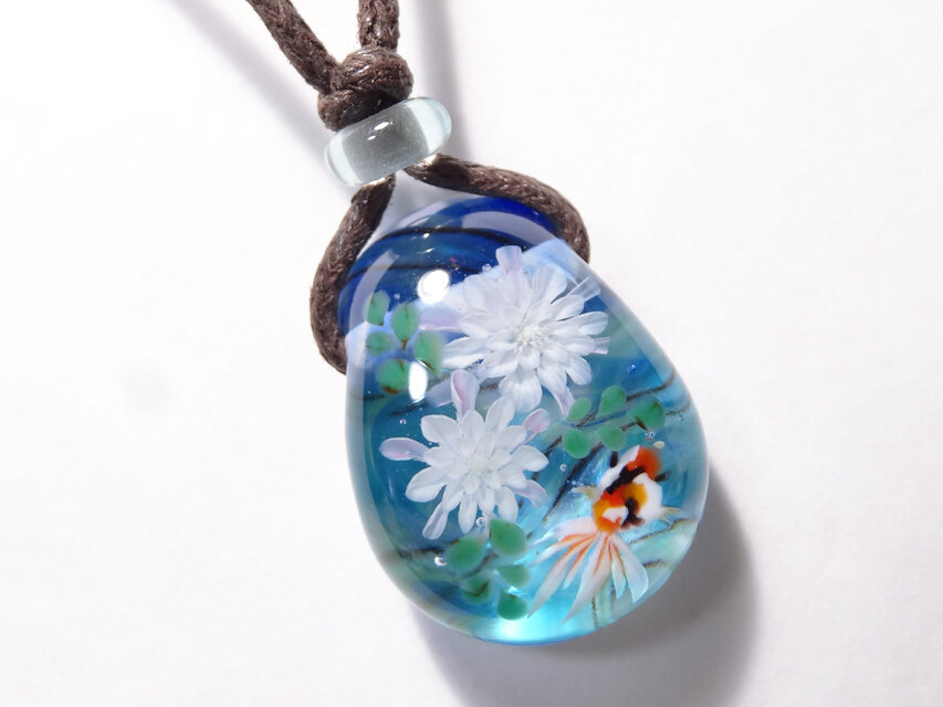 月下美人と金魚のとんぼ玉ガラスペンダント