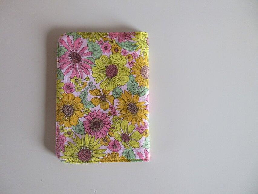 お薬手帳 ＆ 診察券ケース　～陽気な花たち～