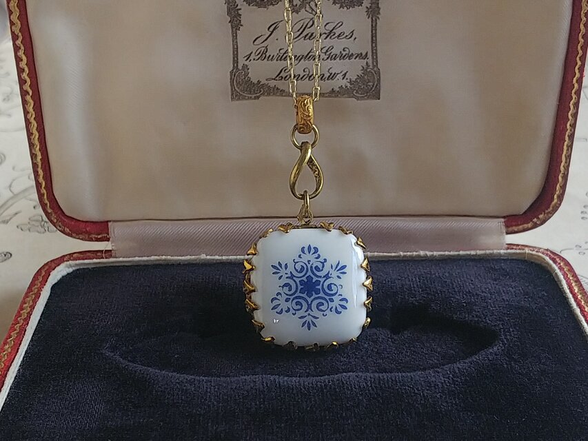 Denmarkヴィンテージ　雪の結晶／White-Square　ボタニカル ネックレス