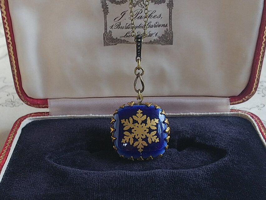 Denmarkヴィンテージ　雪の結晶／NavyBlue-Square　真鍮古美 ネックレス