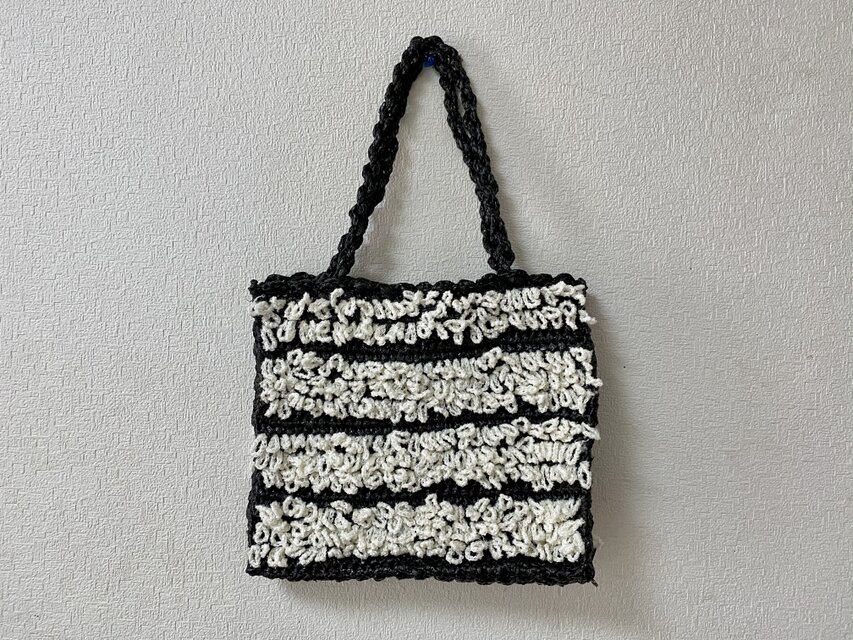 異素材ミックスのフリンジバッグ　ブラック