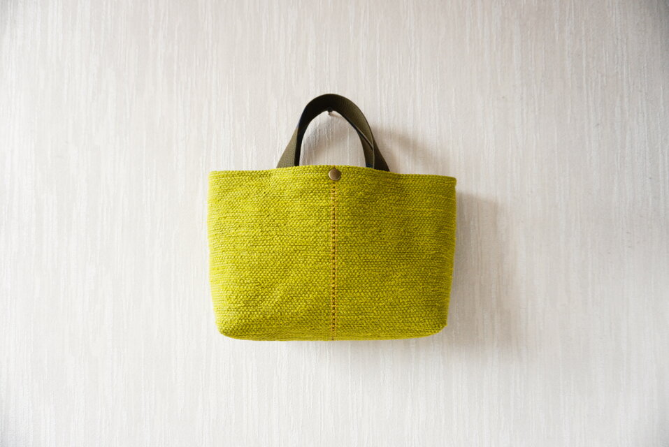 裂き織りのバッグ Mサイズ横長 グリーンティ