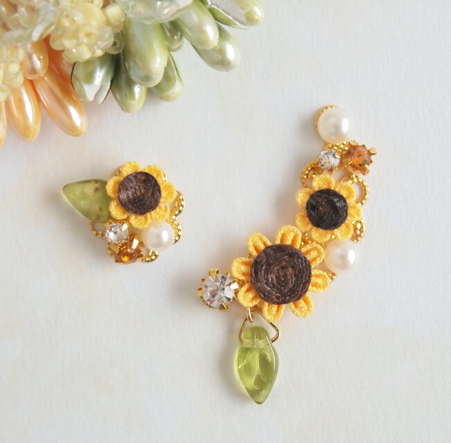 ひまわりと夏のかけらイヤーカフ （ つまみ細工＊受注制作 ）