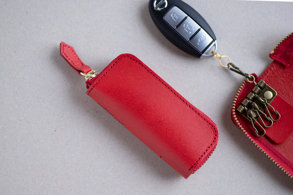 イタリアンレザーで作った4連キーケース　スマートキー　レッド　ブッテーロ　レザー　高級 apo-16bu