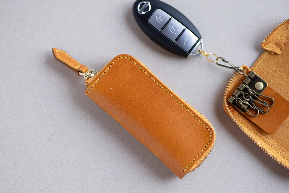 イタリアンレザーで作った4連キーケース　スマートキー　イエロー　ブッテーロ　レザー　高級 apo-16bu