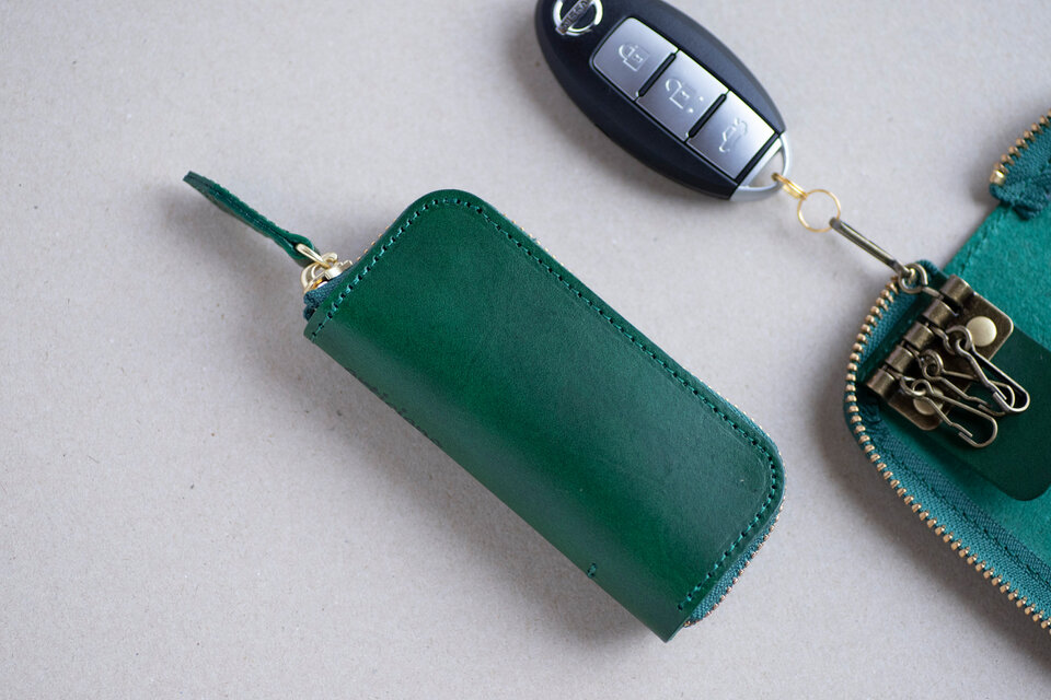 イタリアンレザーで作った4連キーケース　スマートキー　グリーン　ブッテーロ　レザー　高級 apo-16bu