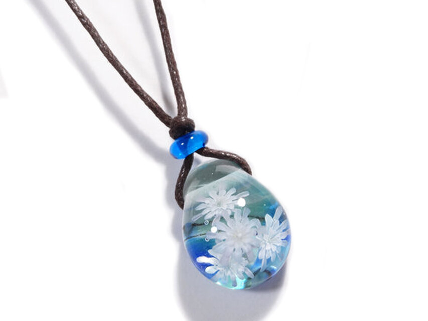 月下美人のとんぼ玉ガラスペンダント | iichi 日々の暮らしを