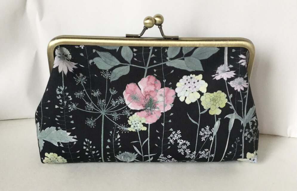 リバティ　イルマ　がま口コスメポーチ　