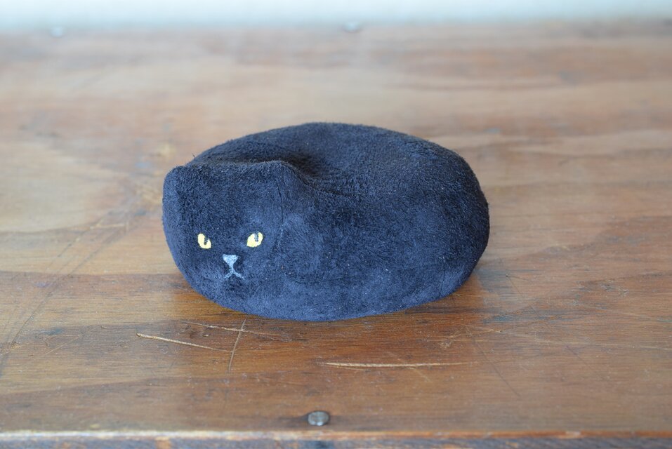 革張り子　黒猫
