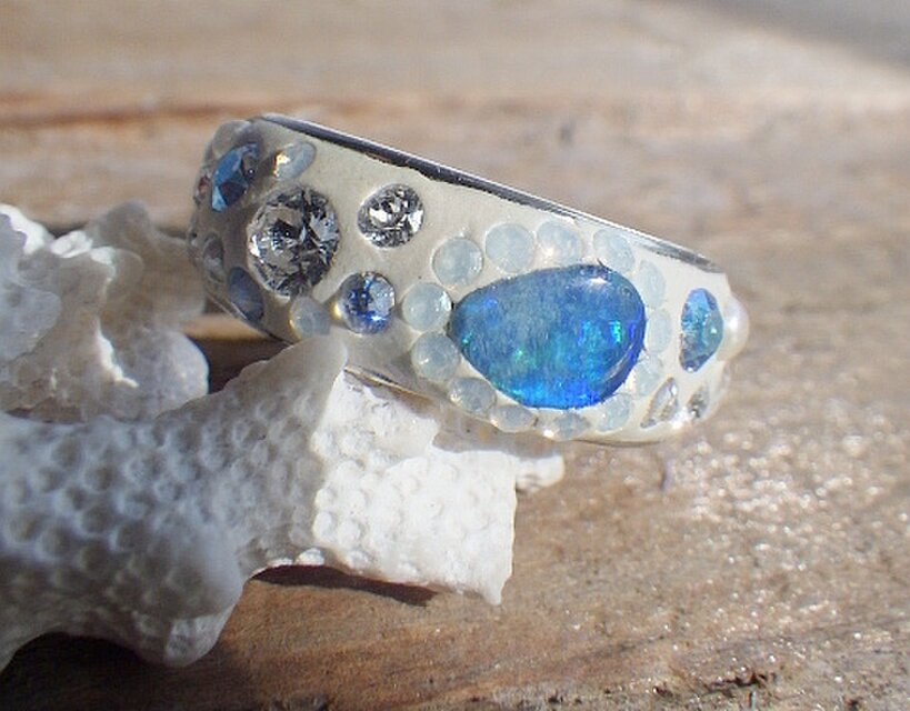 Gland Blue Opal Ring オパールとスワロフスキーのクレイリング