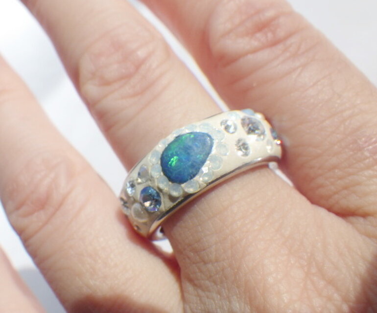 Gland Blue Opal Ring オパールとスワロフスキーのクレイリング