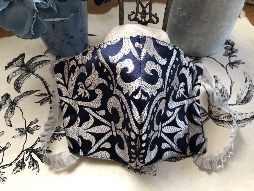 イギリス輸入生地のシックなマスク　上品なジャガード織り　手作りマスク