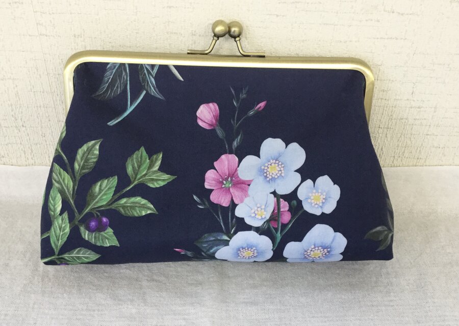 リバティ　２０２０年秋冬柄フローラルアカデミー　がま口コスメポーチ　