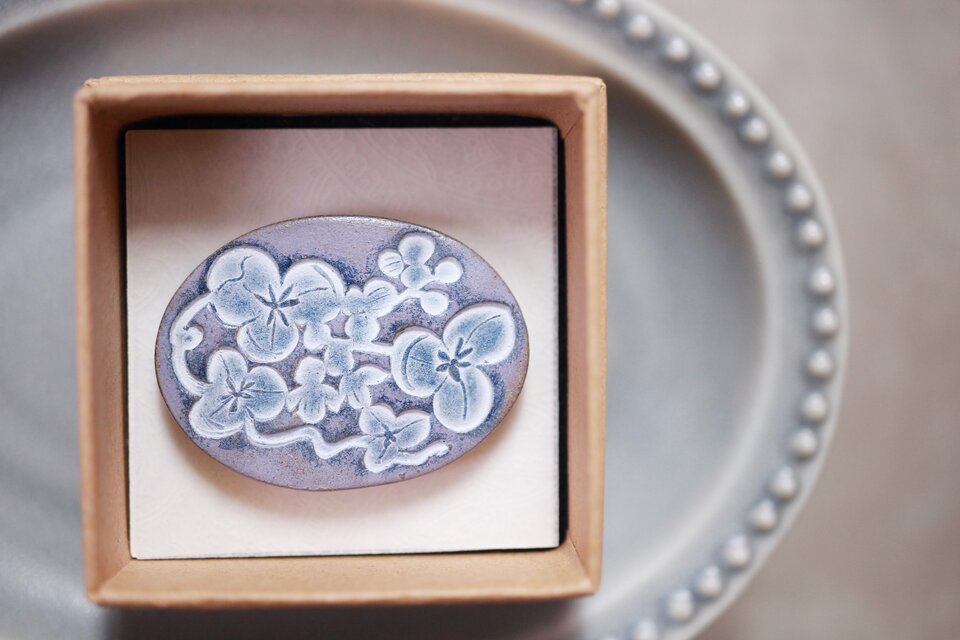 : : : 陶土の草花ブローチ : : : 441（ヘアゴム変更可）