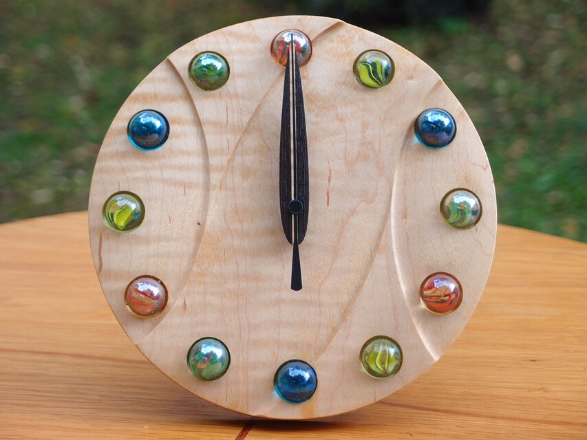 無垢の木の電波置き掛け時計　カエデ　ビー玉　０００１