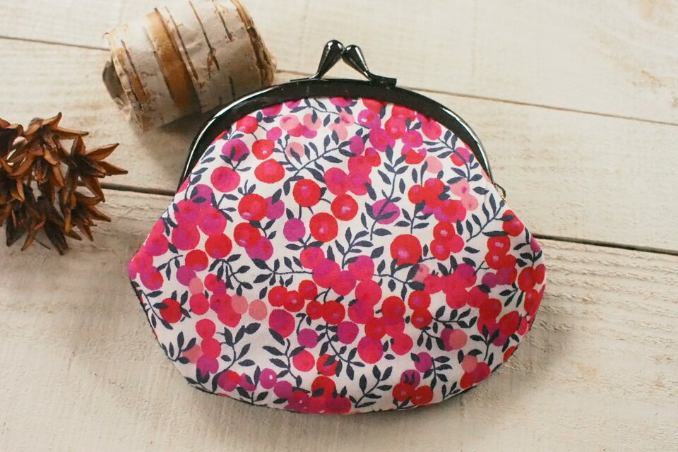 リバティ・内布水色　手のひらがま口.パールをひとつ　カード・２つ折お札　