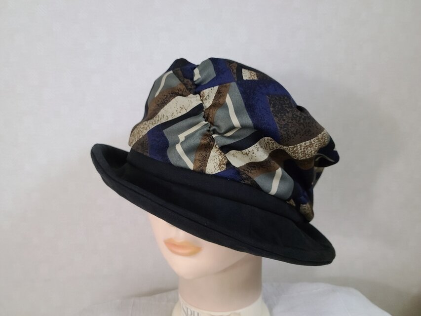 魅せる帽子☆幾何学プリントとスエードのバイカラーソフトハット～ブラック