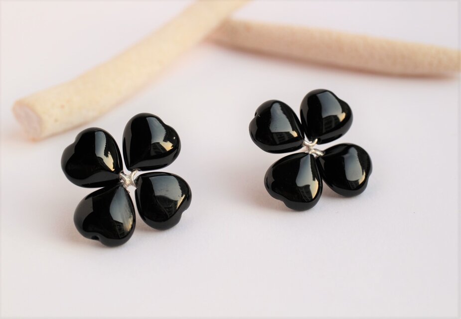 Happy Clover オニキス Xピアス　Silver／14KGF／K10／K18