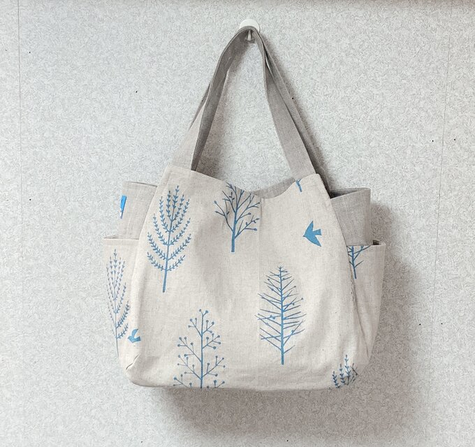 北欧ツリーと小鳥のサイドポケットチューリップバッグ