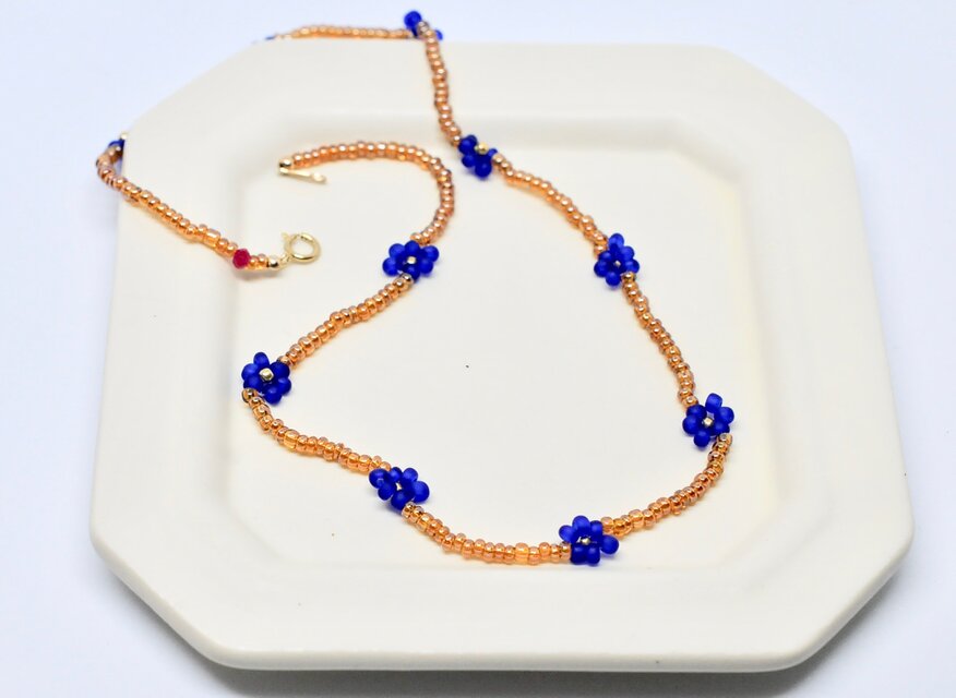 14kgf フラワー　ビーズネックレス　クリスマスローズ