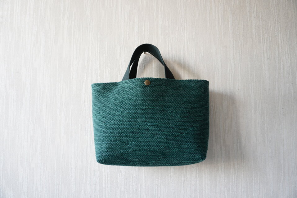 裂き織りのバッグ Mサイズ横長 ボトルグリーン