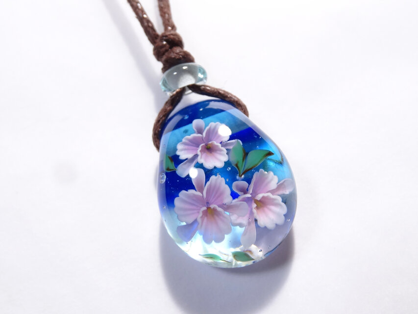 カトレアのとんぼ玉ガラスペンダント