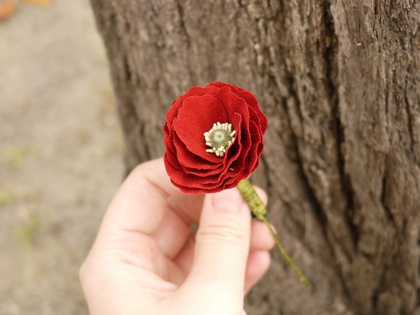 50％オフセール【還暦のお祝いにも】ポピーのコサージュ・ブローチ（赤）