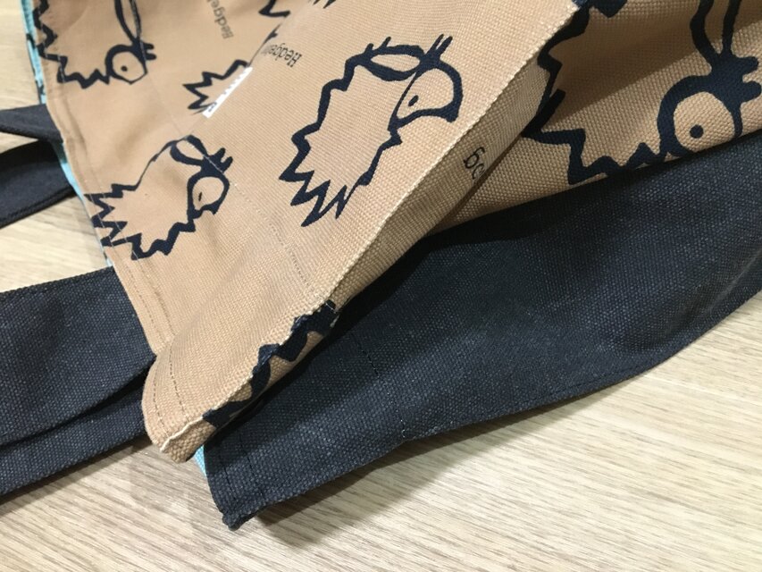 ハリネズミ柄・・たっぷり入るフリーバッグ(手提げ、肩掛け) | iichi