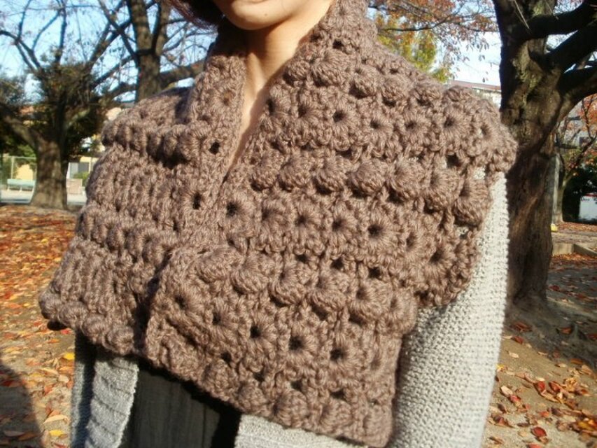 かぎ針編みの扇模様ショール【茶色】