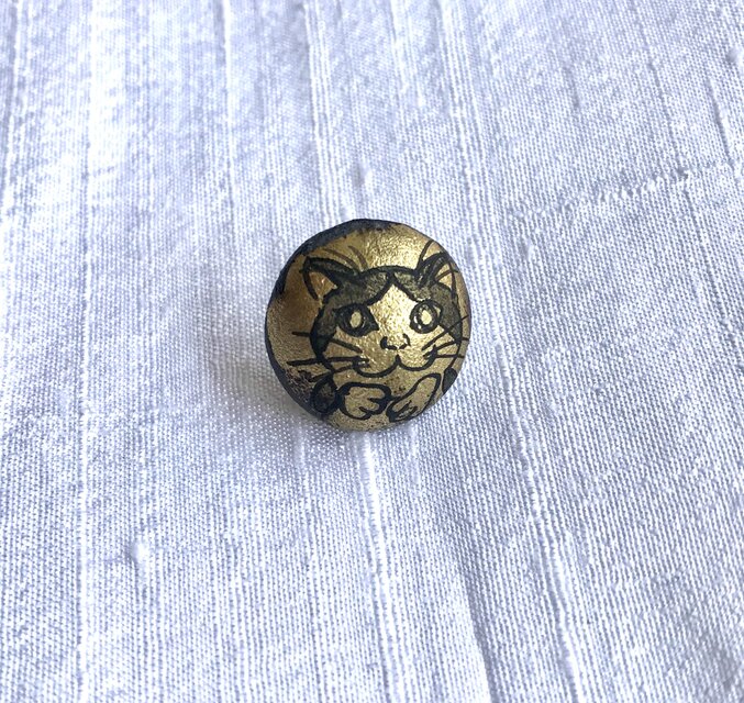 京焼　猫のピンバッチ　ハチワレ