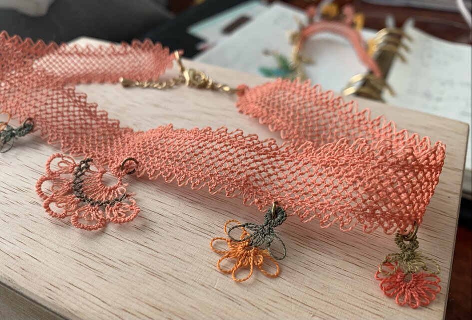 縫い針で編む イーネオヤチョーカー オレンジ | iichi 日々の暮らしを