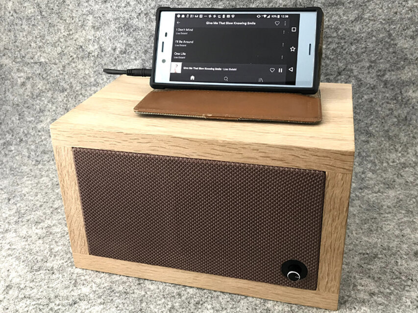 オーク材のアンプ内蔵スピーカー | iichi 日々の暮らしを心地よくする