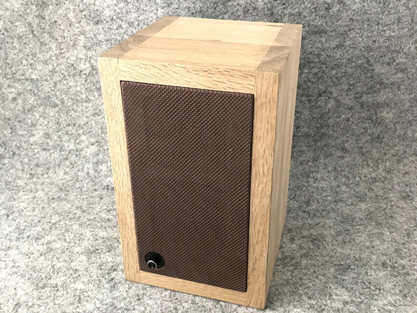 オーク材のアンプ内蔵スピーカー | iichi 日々の暮らしを心地よくする