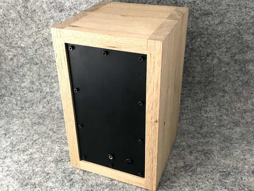 オーク材のアンプ内蔵スピーカー | iichi 日々の暮らしを心地よくする