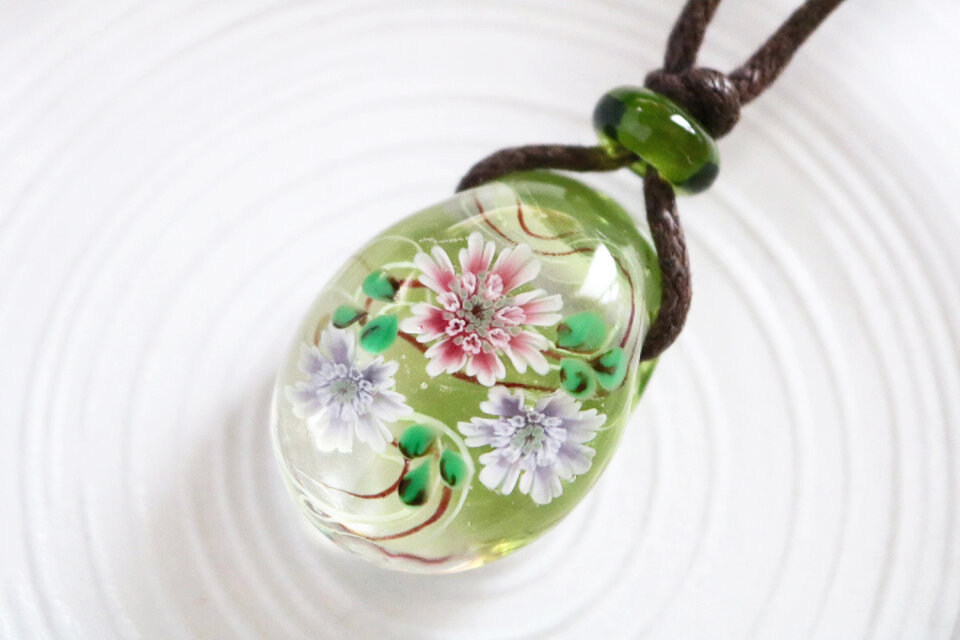 スカビオサのとんぼ玉ガラスペンダント