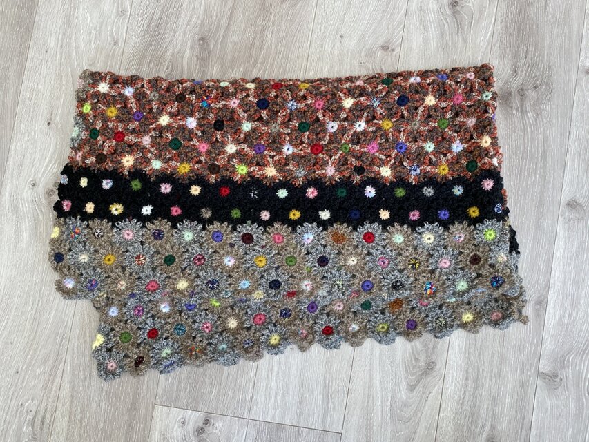 *マーガレットモチーフのブランケット* 　暖色ミックス