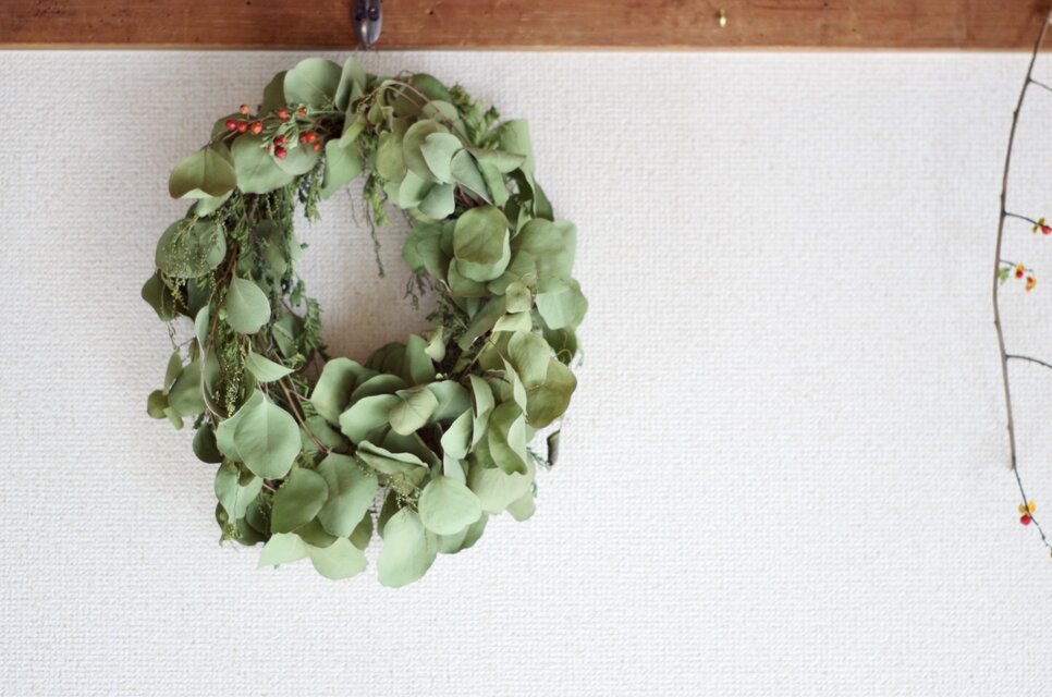 ユーカリとアカシアの静かな森、存在感のあるユーカリ・リース☆クリスマスアイテムにも！
