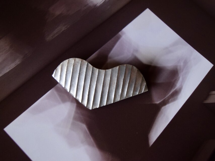 ブローチ(銀彩) 縞-1