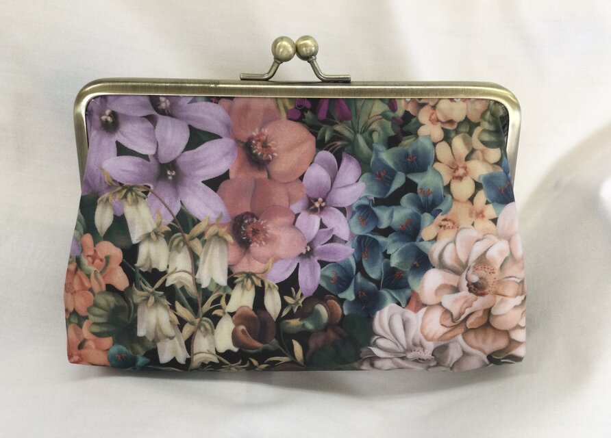 リバティ　 ラミネート　ペインテッド・ジャーニー　がま口通帳ケース、コスメポーチ　　