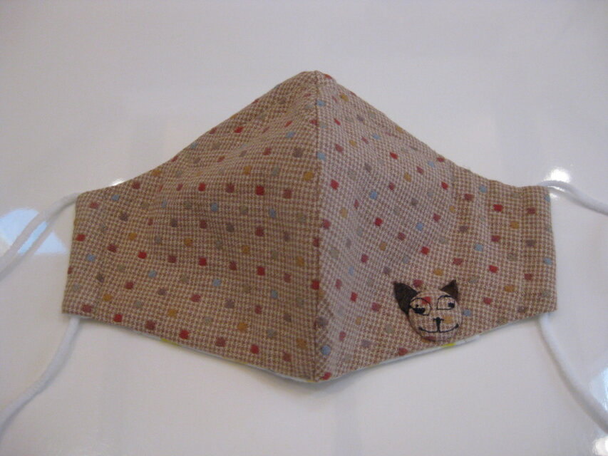 柄布マスク（ノーズワイヤー入り、猫付き）